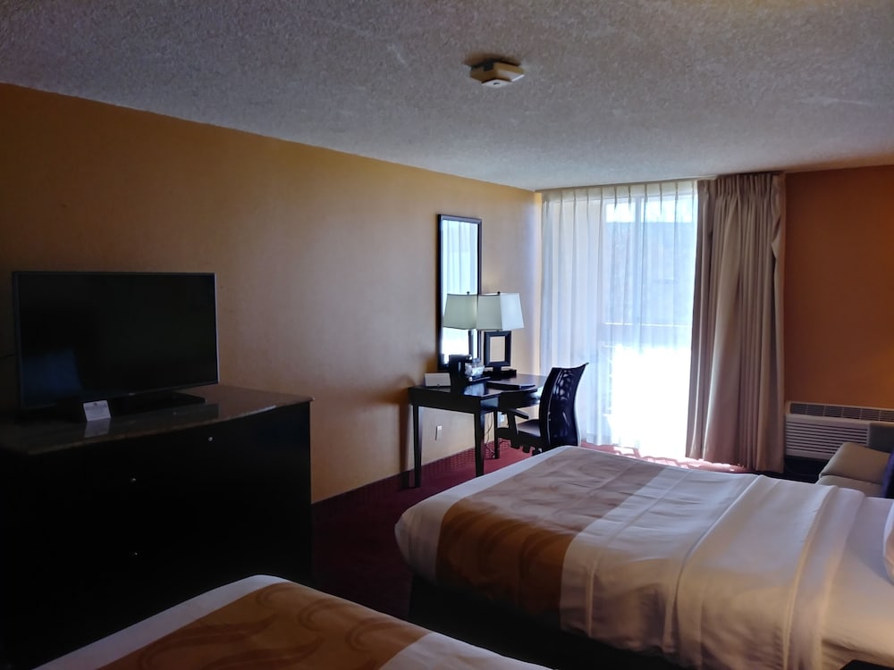 Quality Inn & Suites Fort Collins East 21/58