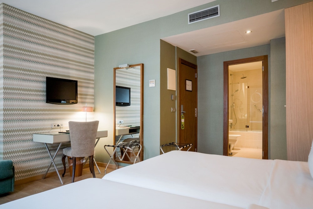 Hotel Opera 12/56
