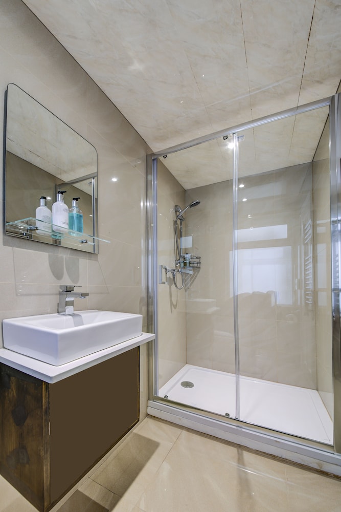 OYO 24 Sussex London Paddington 62/65