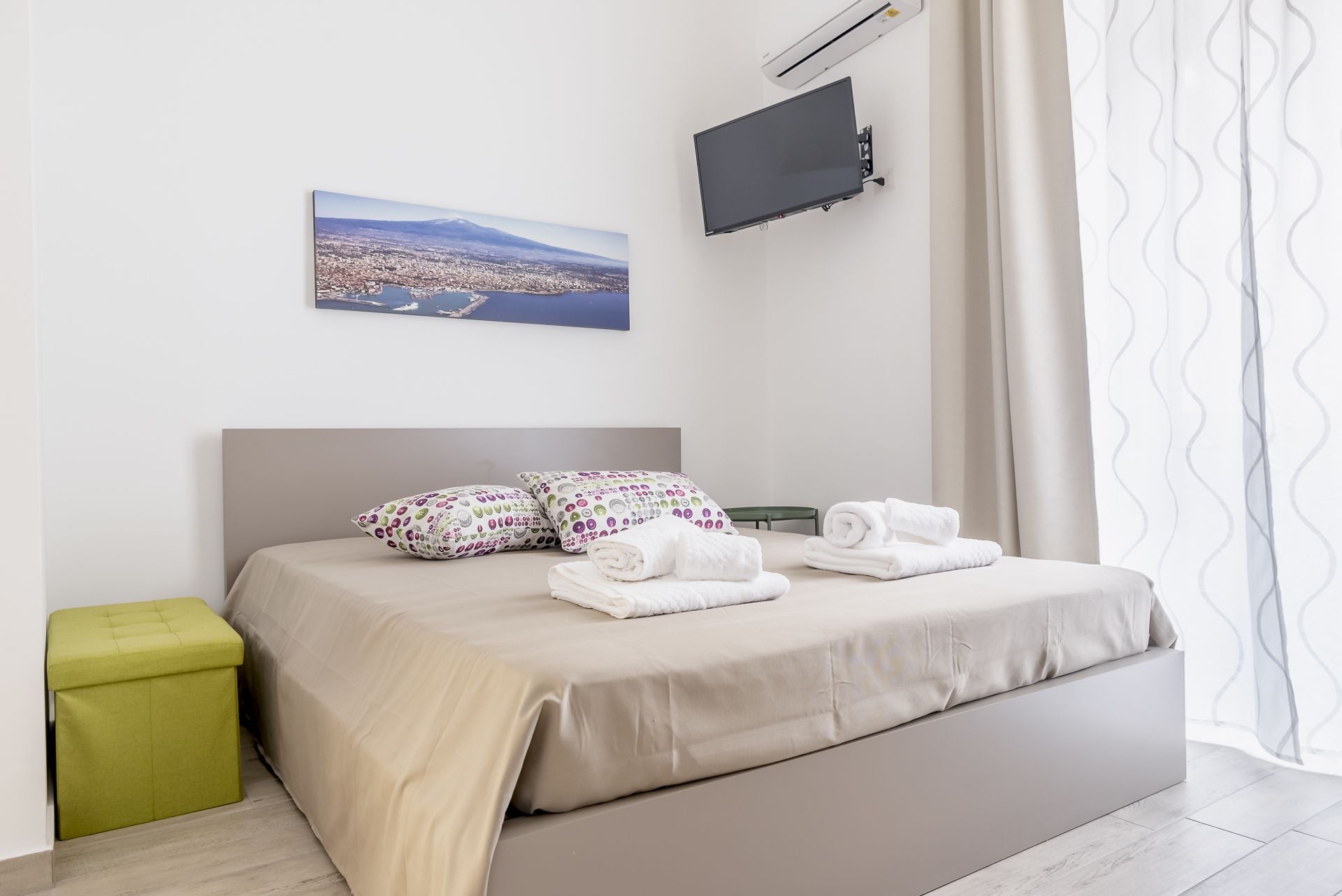 Comfort, Queen Bed, Sofa
