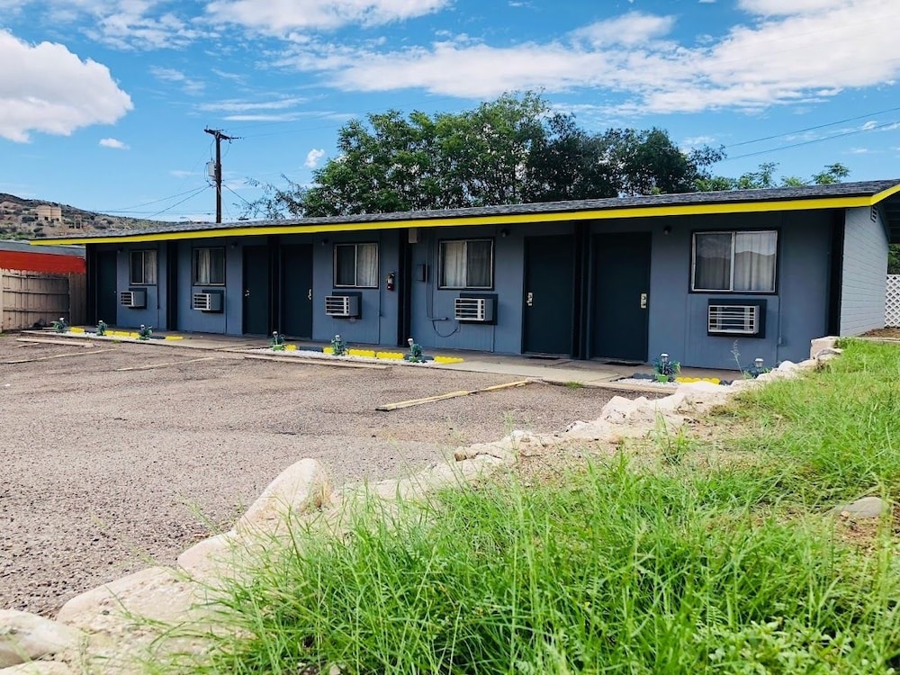 Belle-Aire Motel 1/58