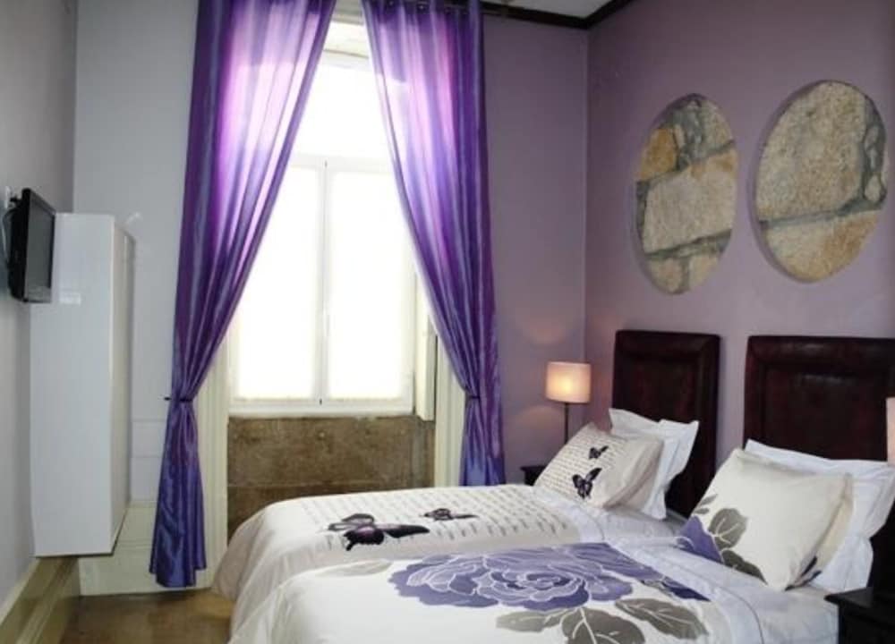 CLASSIC, TWIN BEDS, PRIVATE BATHROOM