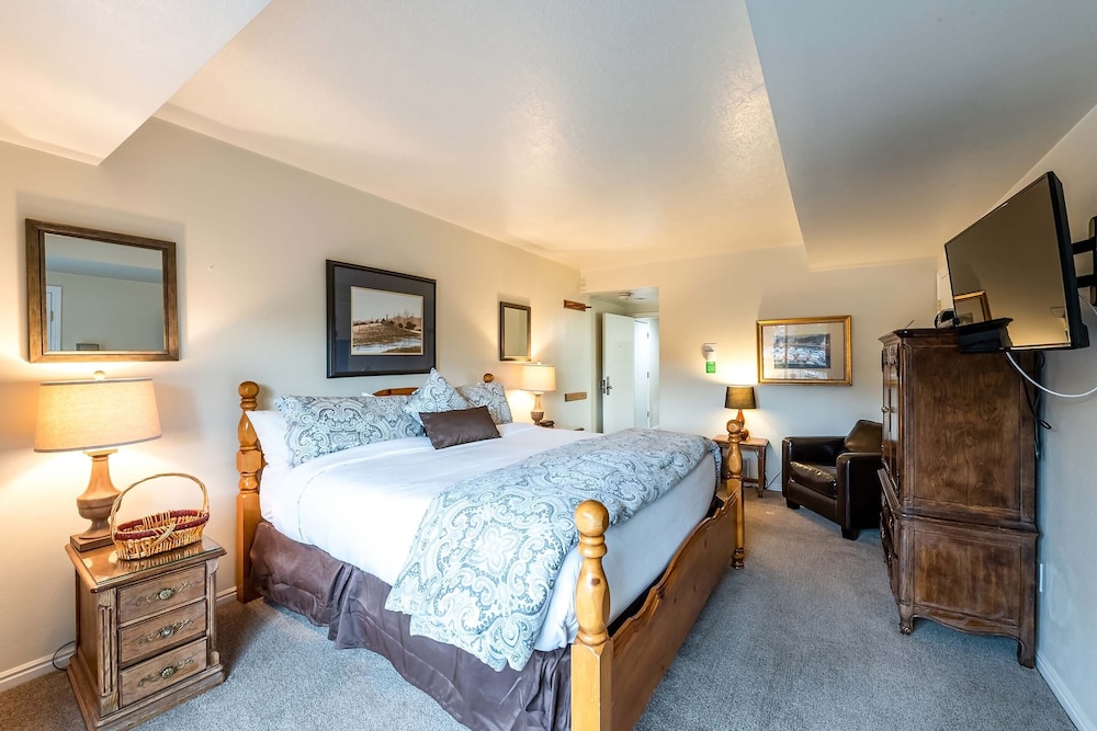 Shadow Ridge Resort Hotel By All Seasons Resort Lodging 13/77