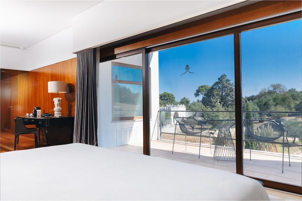 Grand, Design, Deluxe, King Bed