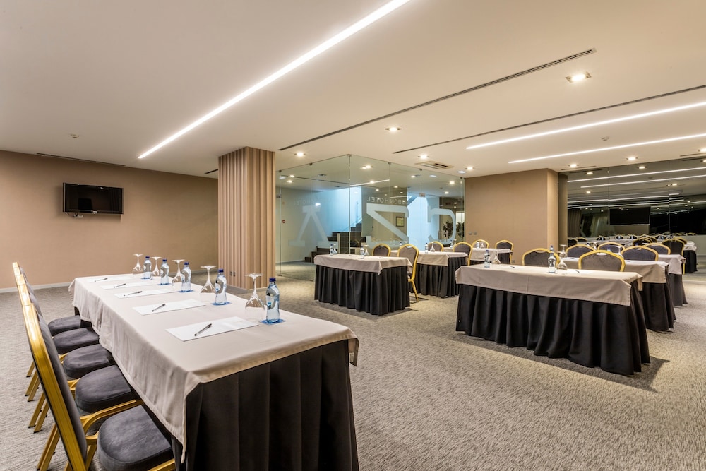 Czar Lisbon Hotel 58/66