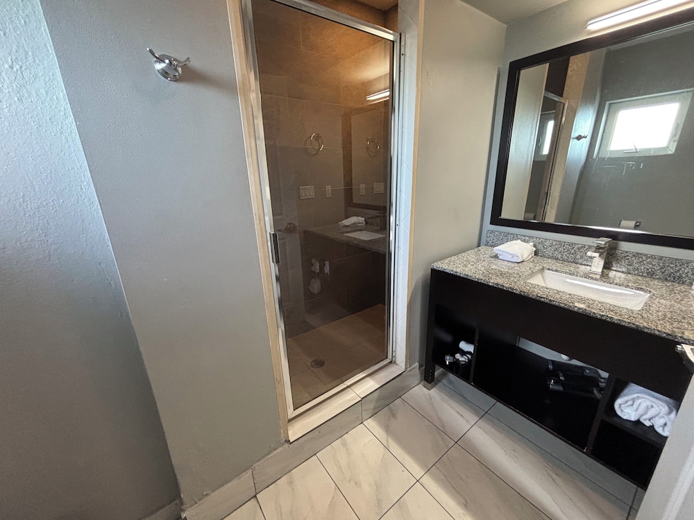 Grace Bay Suites 50/50