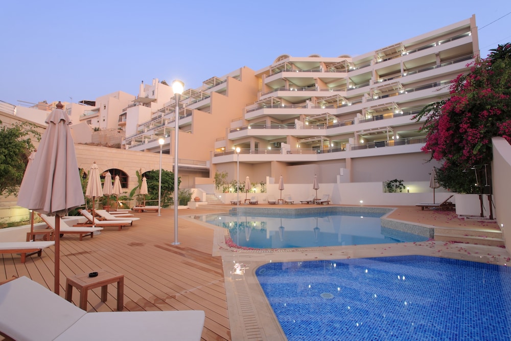 Macaris Suites And Spa 63/66