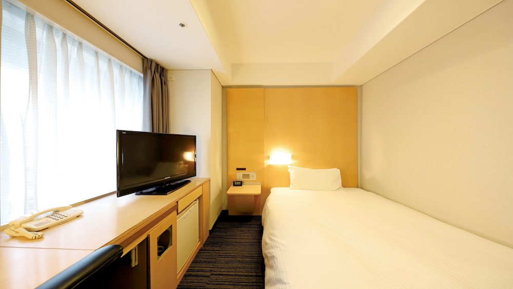 ROOM, SINGLE
