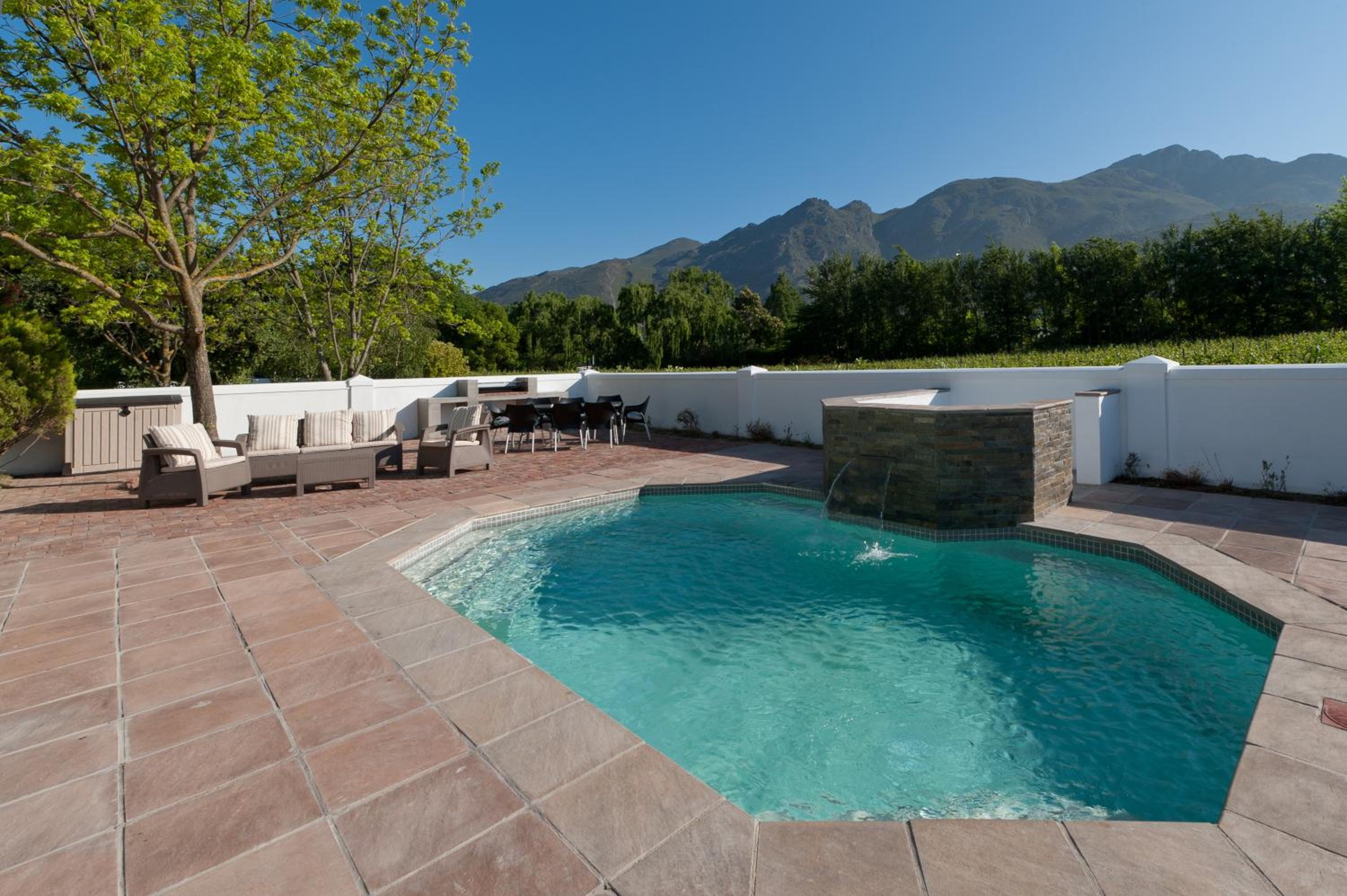 La Galiniere Guest Cottages 8/14