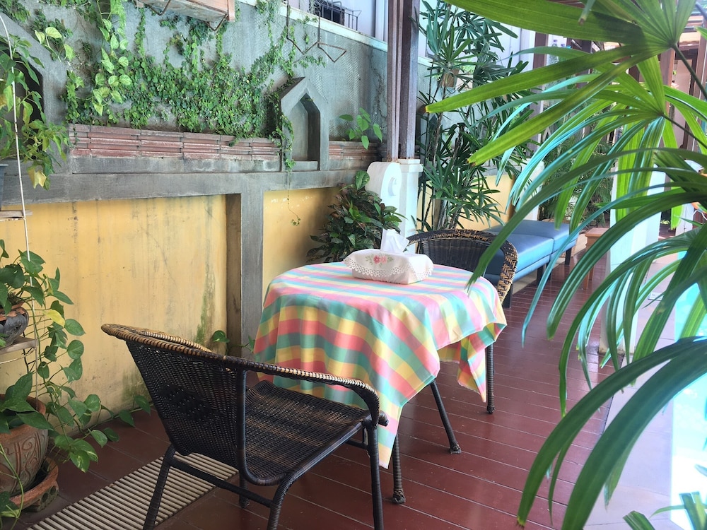 Sri-Pat Guesthouse 10/59