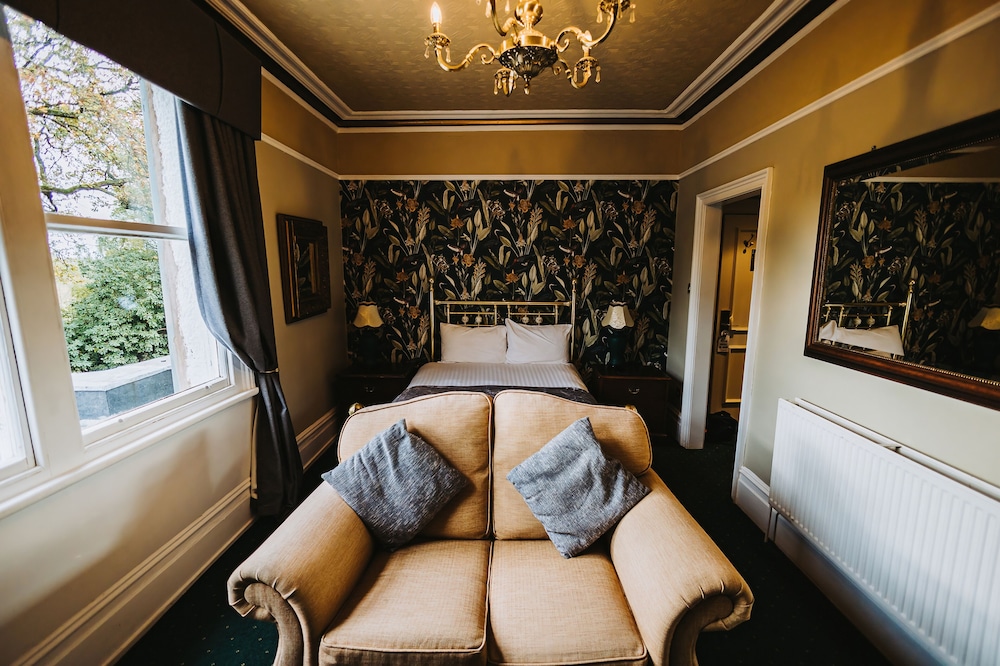 Brook Hall Hotel 26/66