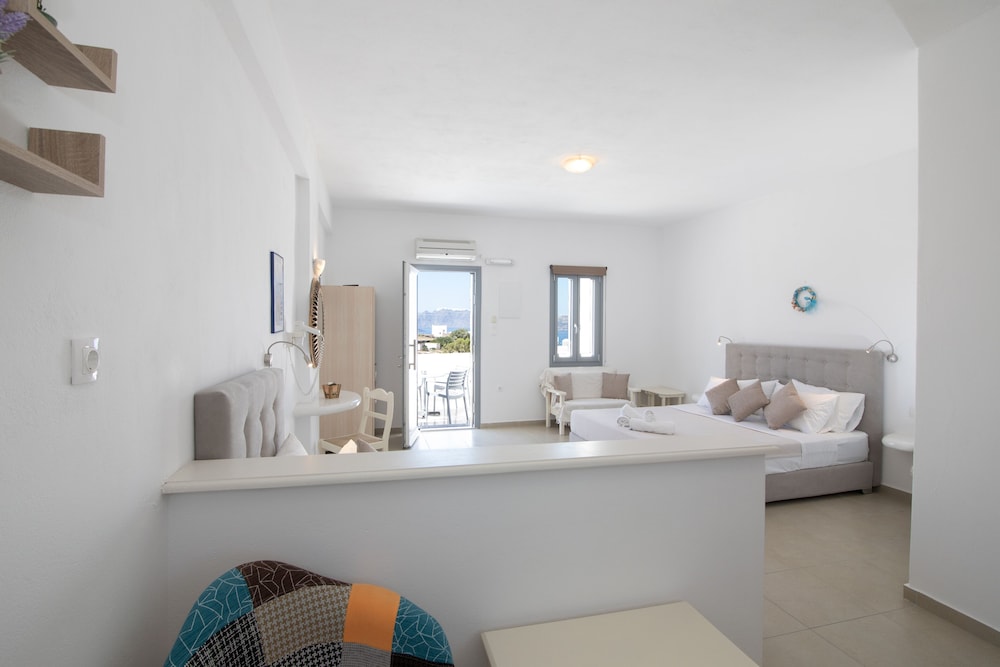 Thira S Dolphin Hotel 30/72
