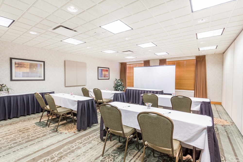 Wingate by Wyndham Calgary 28/39