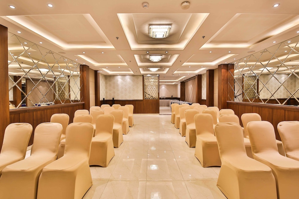 Hotel Sumaditya 28/35
