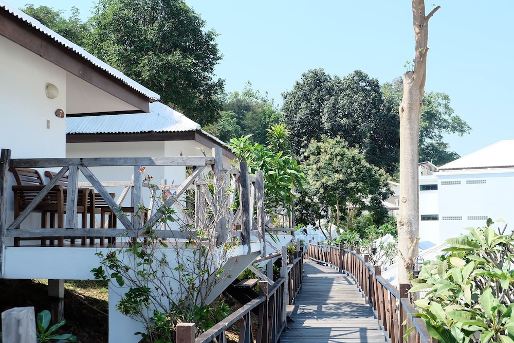 Samed Cliff Resort 6/68