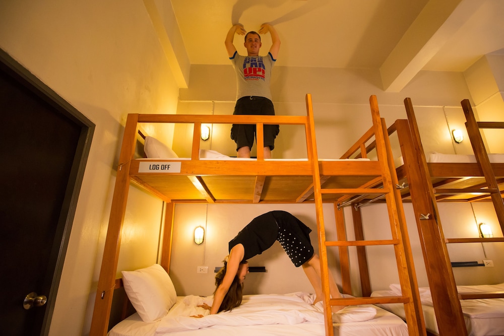 Pak-Up Hostel 42/56