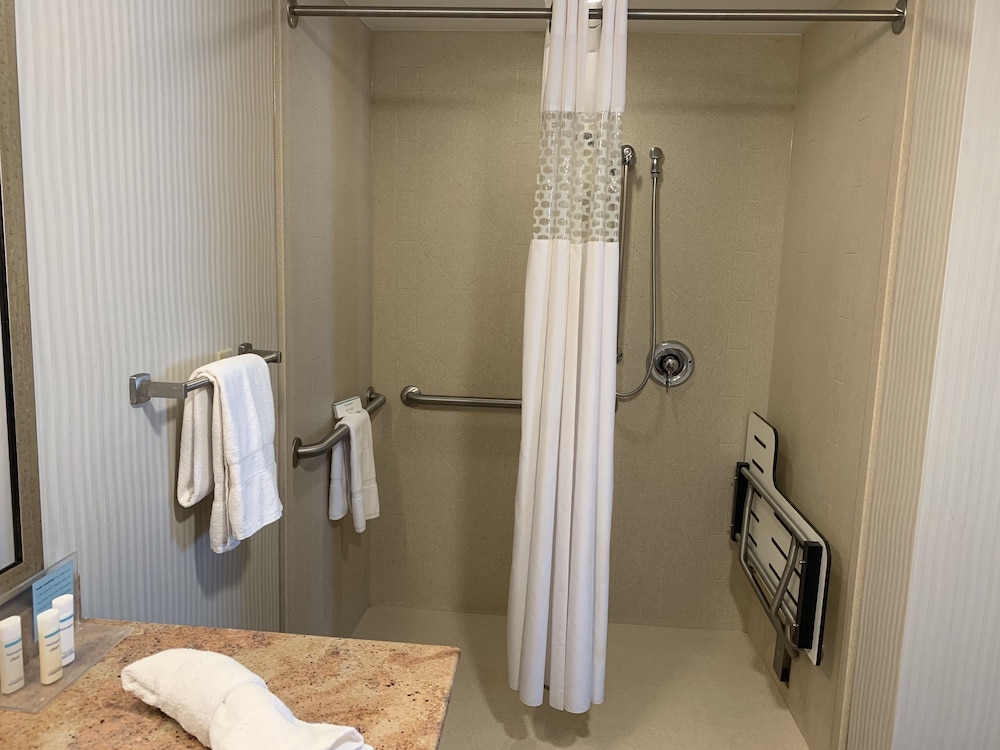 Hampton Inn & Suites California University-Pittsburgh 15/45