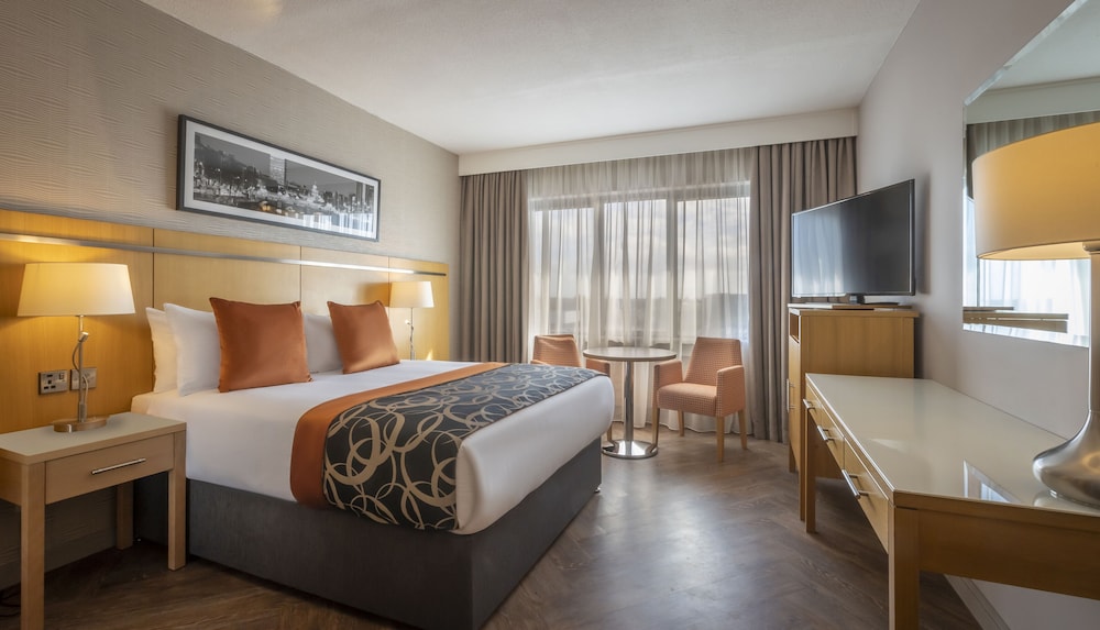 ROOM, DOUBLE BED