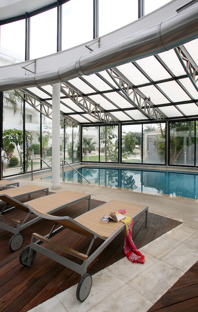 swimming pool spa