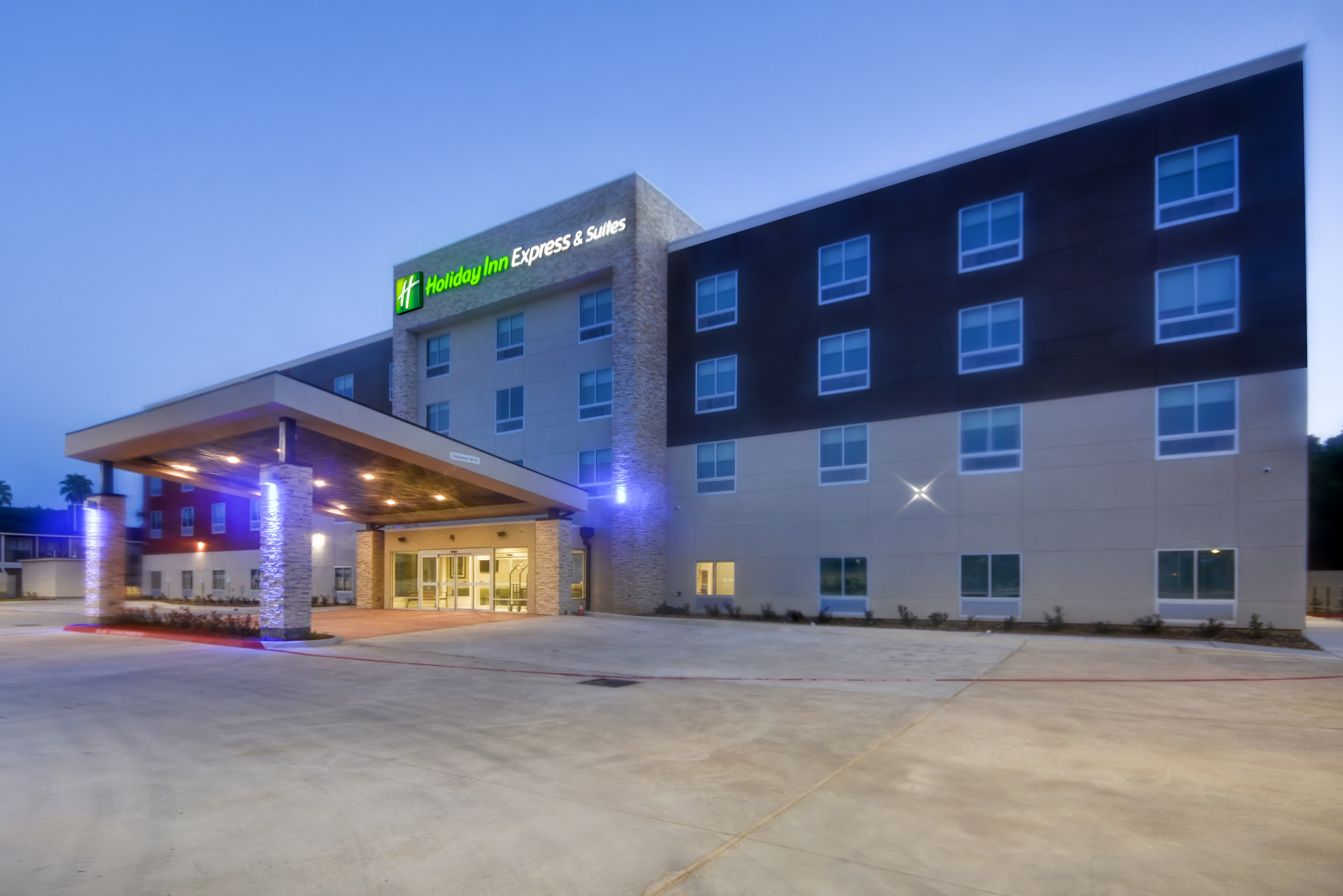 Holiday Inn Express & Suites Houston NASA - Boardwalk Area 51/57