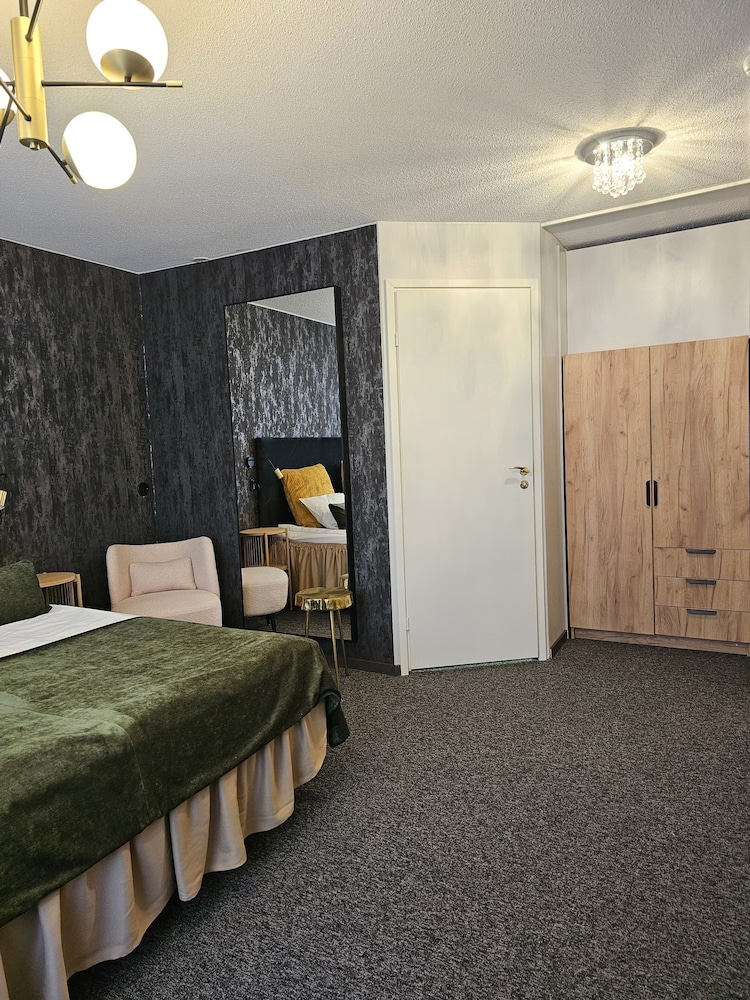 HOTEL SAMANTTA 24/47