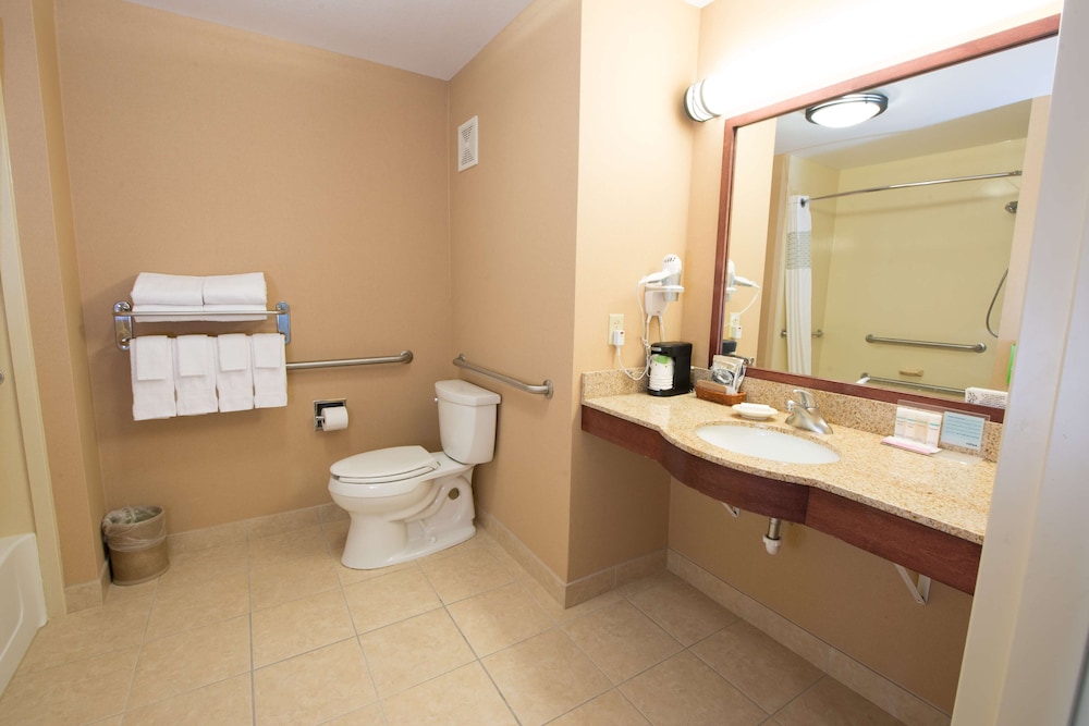 Hampton Inn Bismarck 30/78