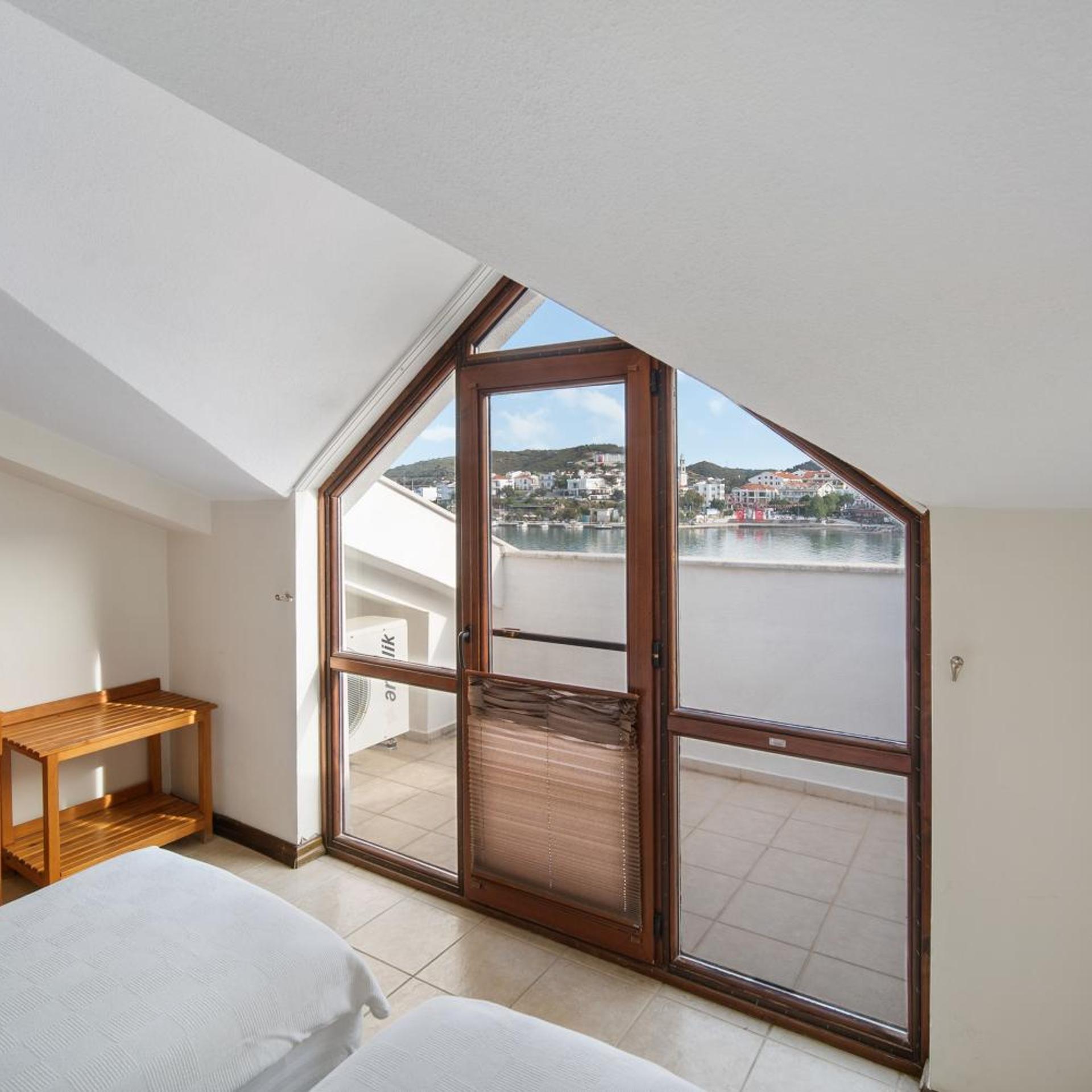 لوفت، Fora Apart Hotel 2/4