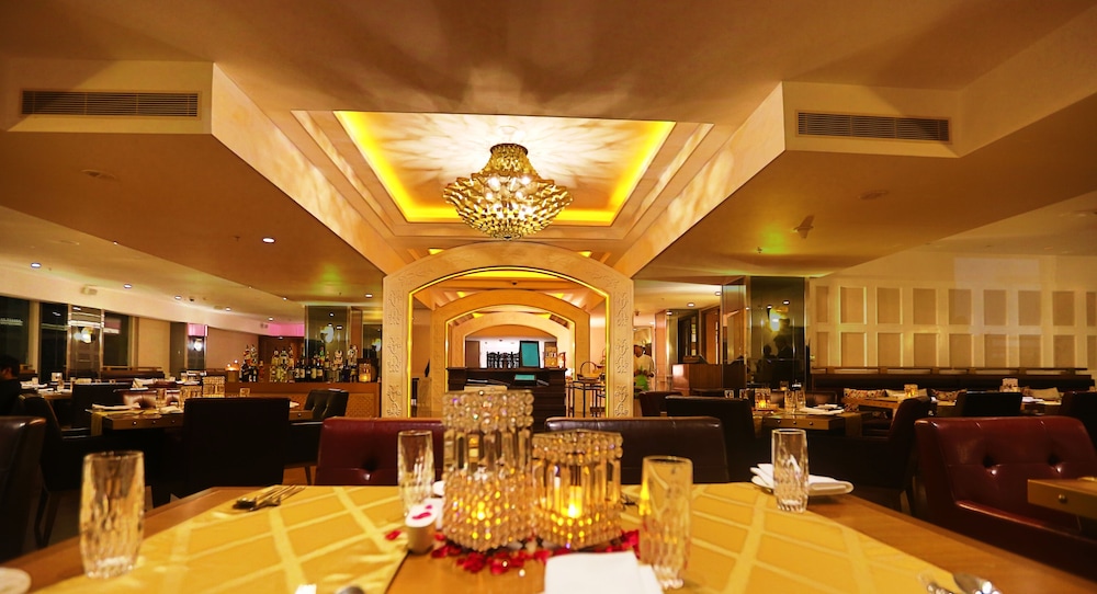 Renaissance Lucknow Hotel 55/65