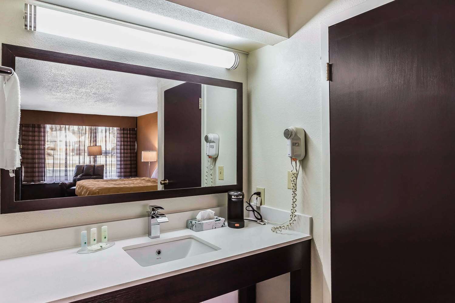 Room, King Bed, Smoking, Quality Inn South Boston - Danville East 4/5