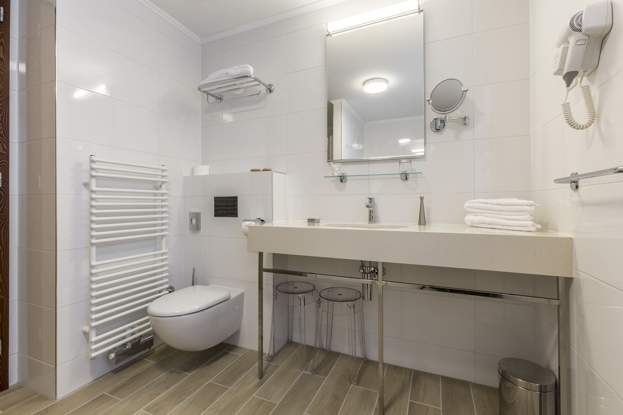 Lodge, Twin Beds