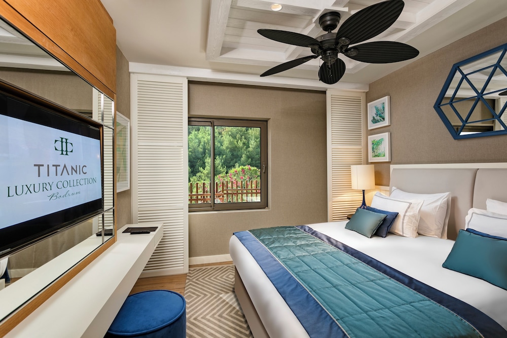 SWIM UP FAMILY SUITE