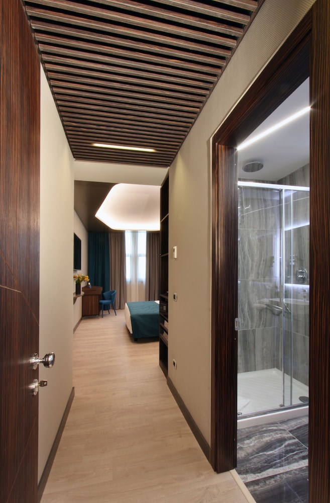 Lobby at The Hive Hotel, ROME