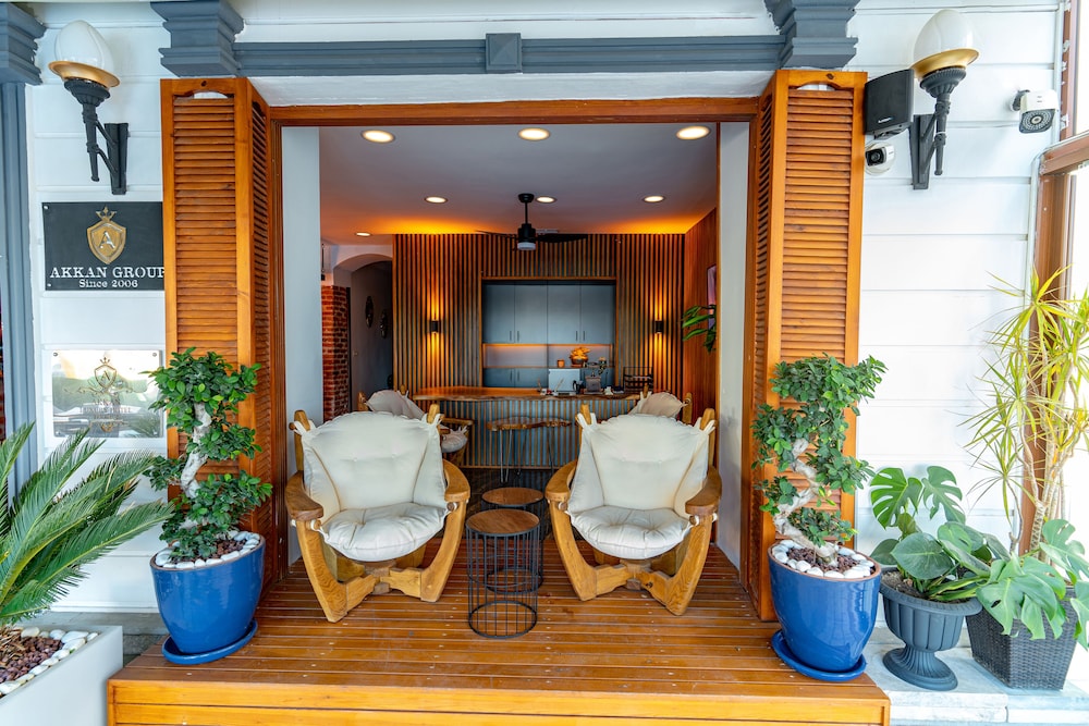AKKAN LUXURY HOTEL 9/84