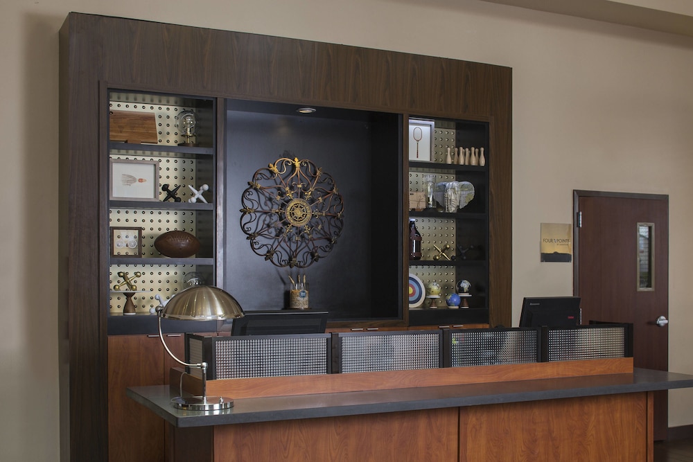 Four Points by Sheraton Houston Hobby Airport 16/20