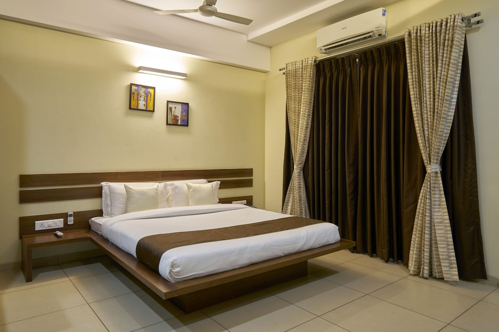 Hotel 3 Leaves Kolhapur 16/30