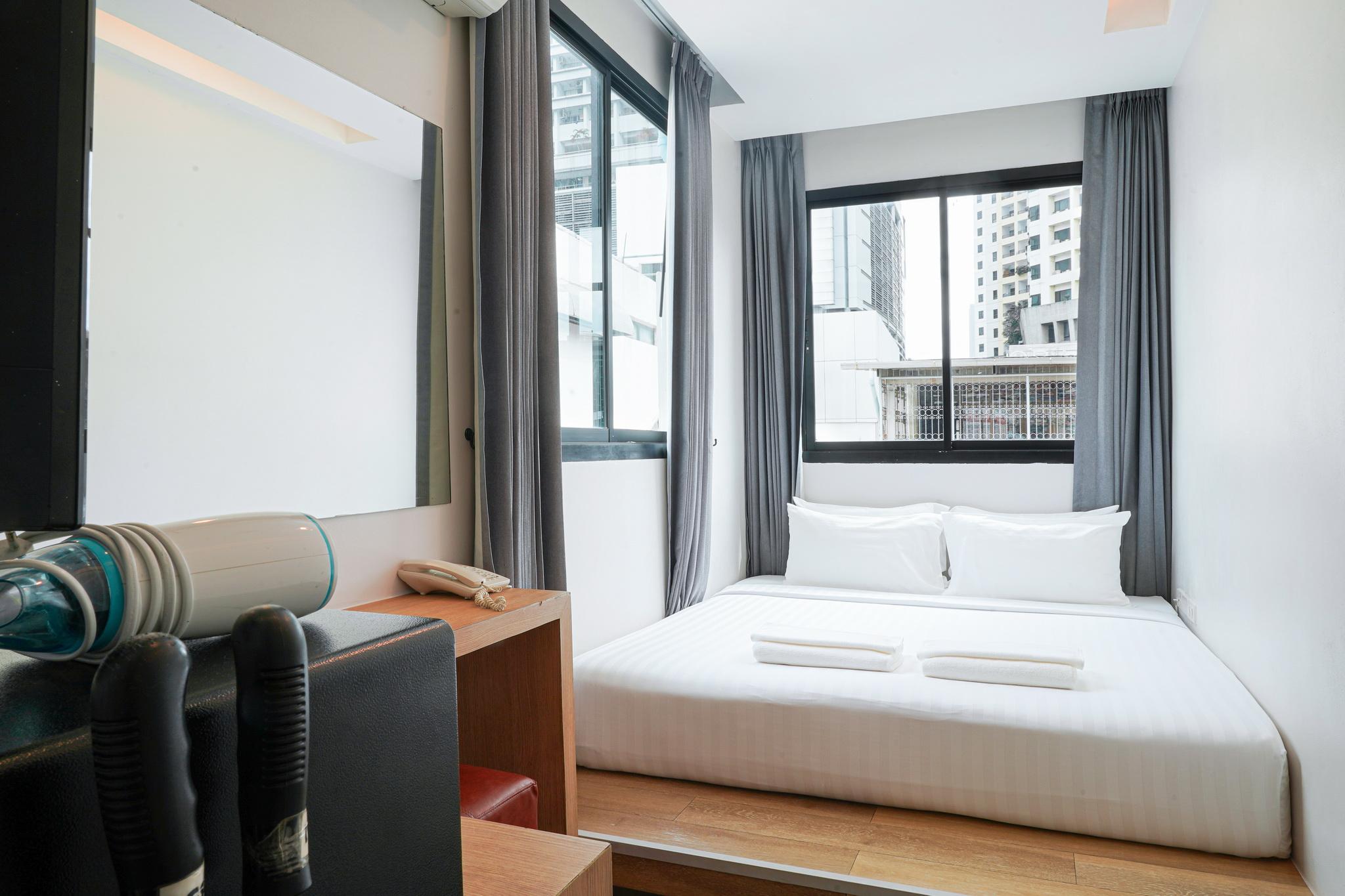 Superior, King Bed, Building B