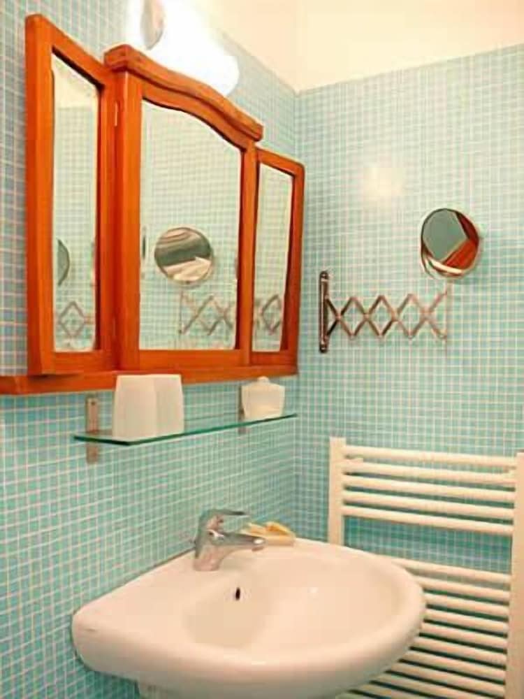 3749 Ponte Chiodo Guest House 43/46