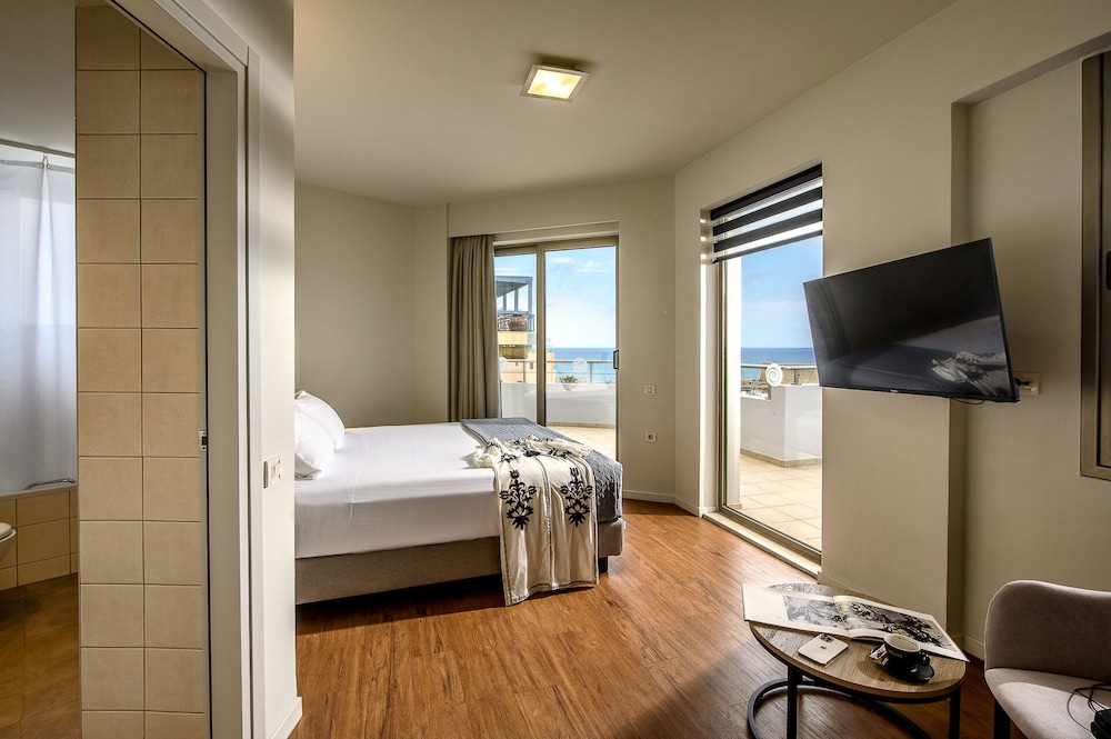 Marin Hotel 50/50