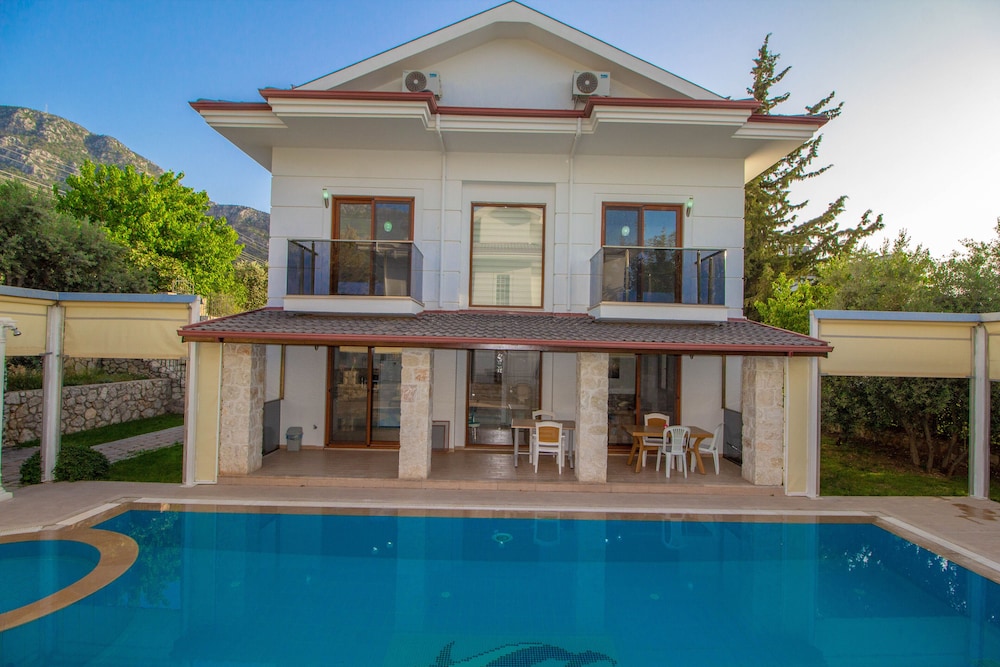 Zehra Villas 2/50