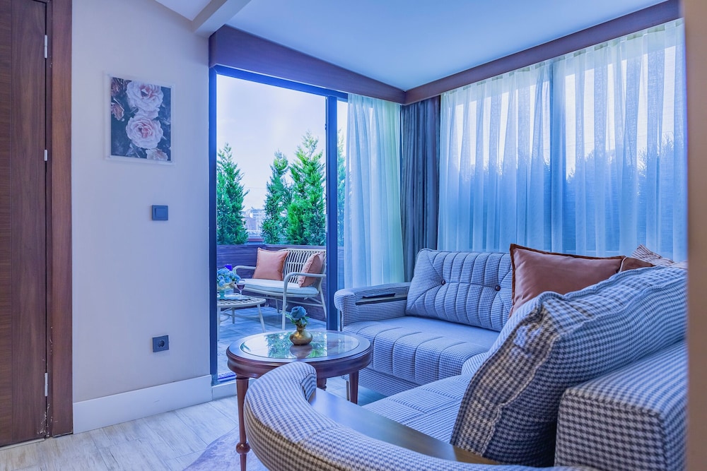Lord Morgan Exclusive Design & Cihangir 32/55