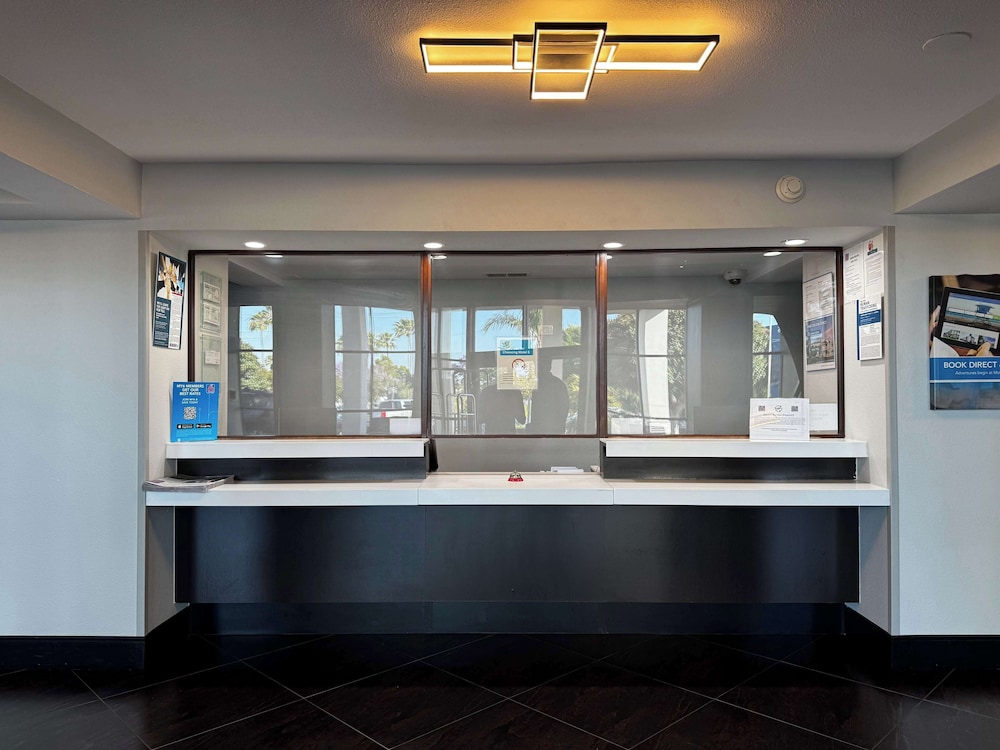 Lobby at Studio6 Suites Carson, CA, CARSON - CA