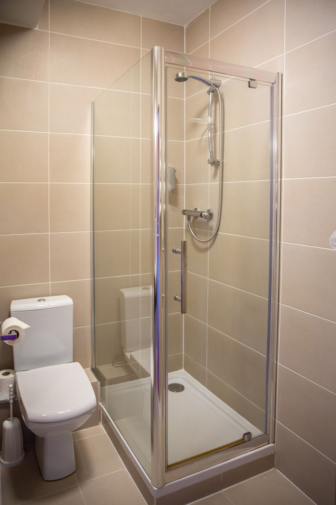 غرفة قياسية ثلاثية بسرير مزدوج وسرير فردي، West County Hotel 4/6