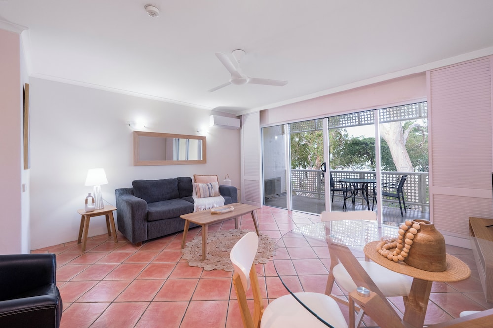 Marlin Waters Beachfront Apartments 83/100