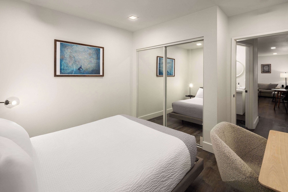 1 BEDROOM, APARTMENT, QUEEN BED