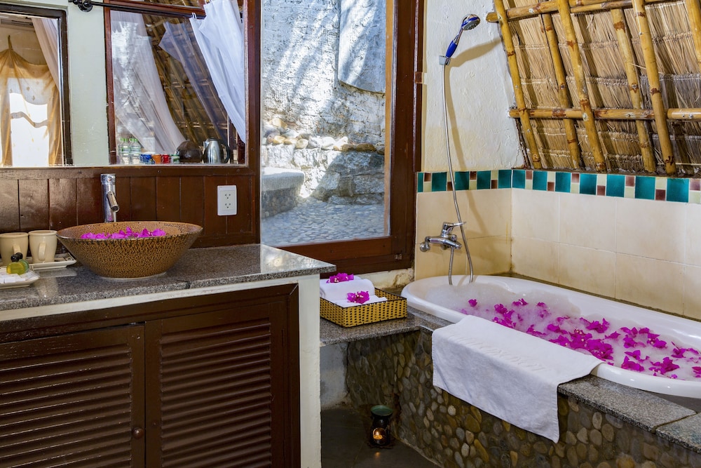 Rock Water Bay Beach Resort &amp; Spa 50/50