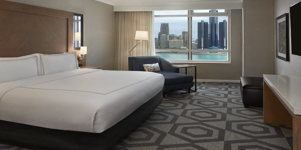 Deluxe, Suite, King Bed, River View, Forum Tower