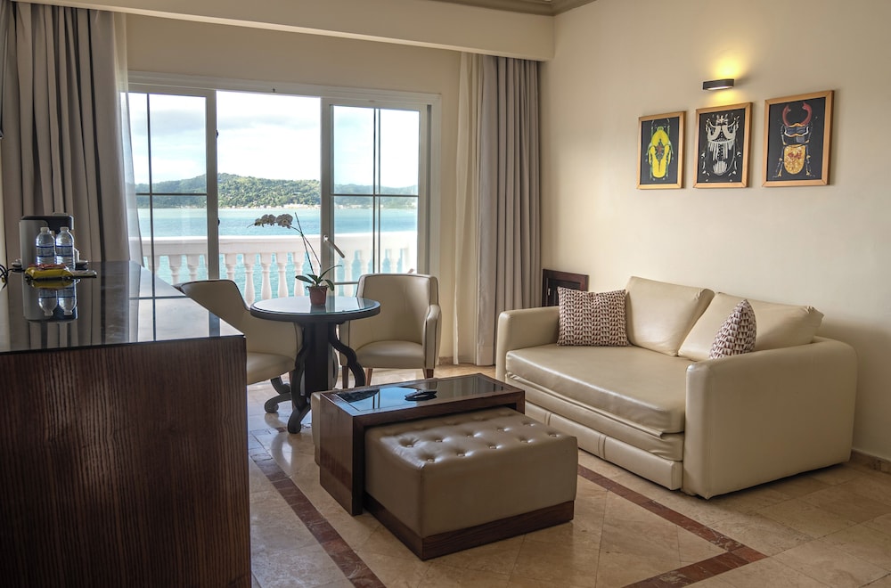 The Signature Level at Grand Palladium Lady Hamilton Resort & Spa 27/48