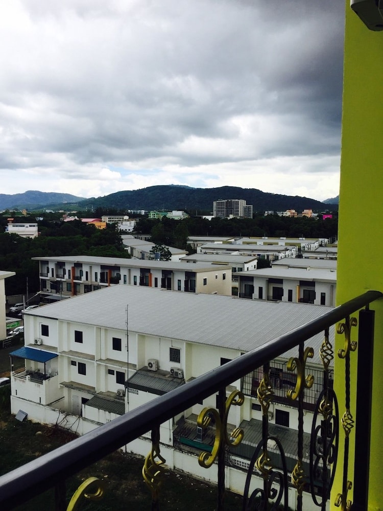 Phuket Chinoinn Hotel 10/65