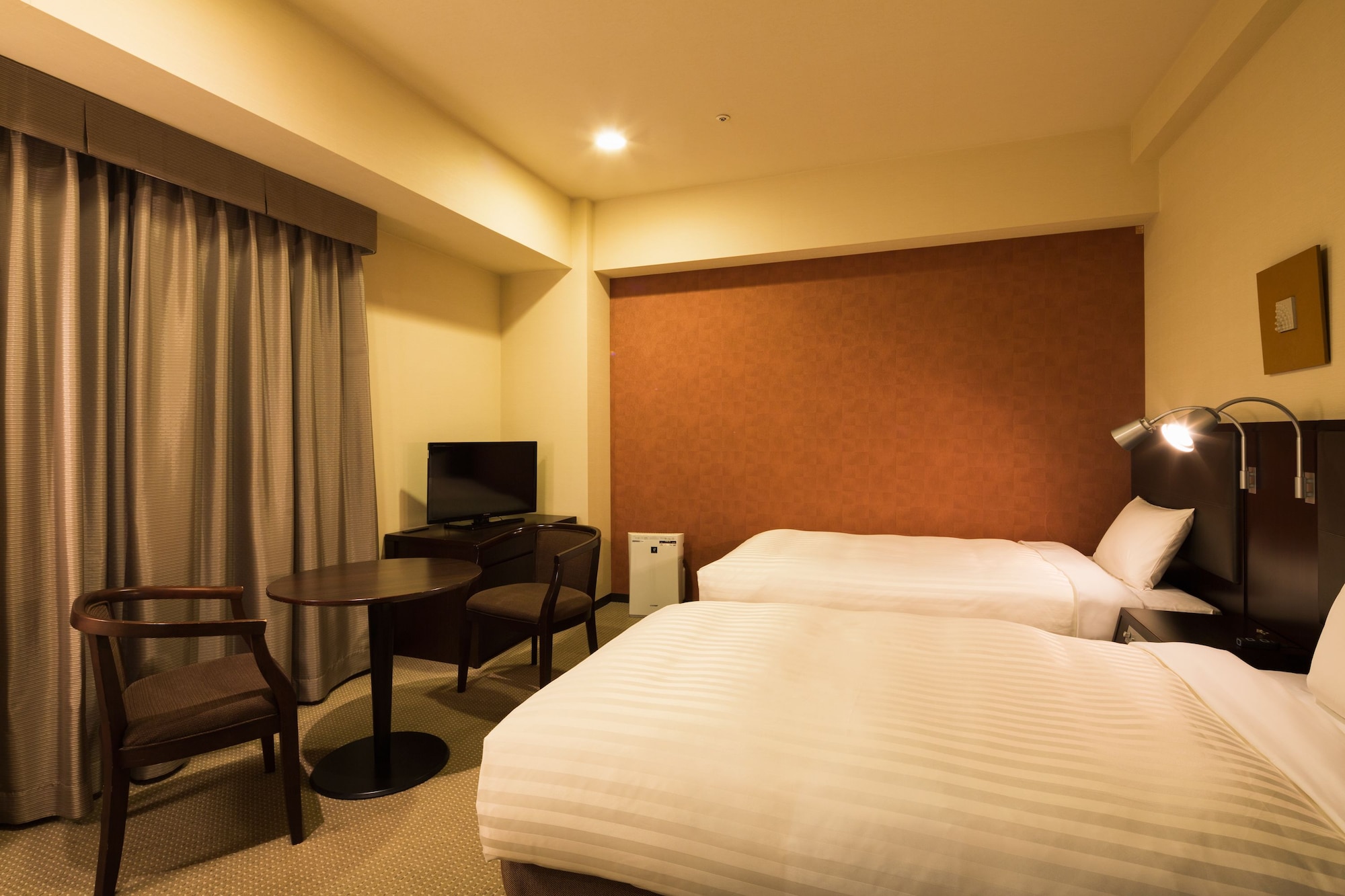 ROOM, TWIN BEDS