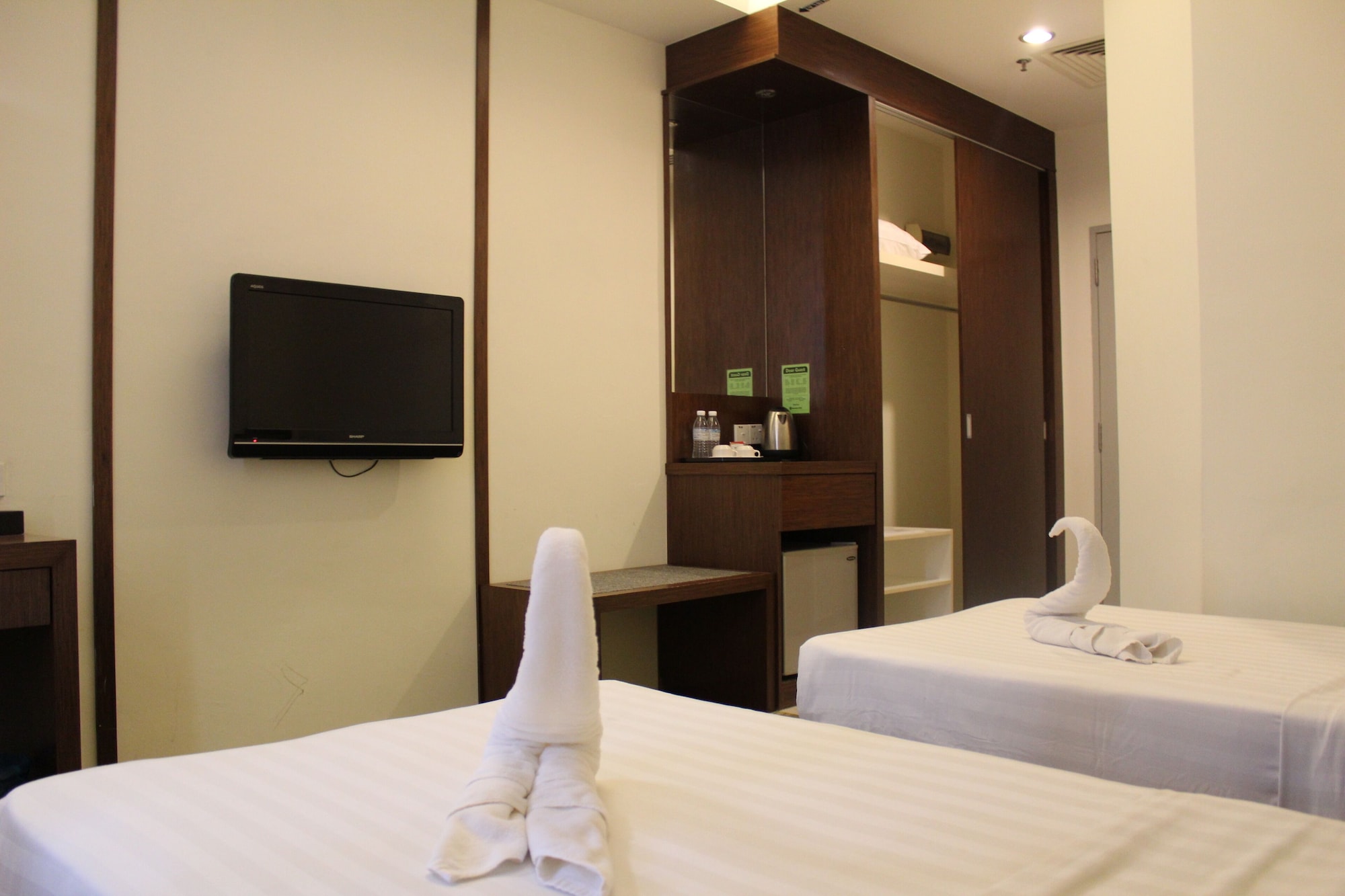 SUPERIOR, TWIN BEDS
